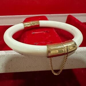 Vintage Peking Jade Cream Hinged Bangle